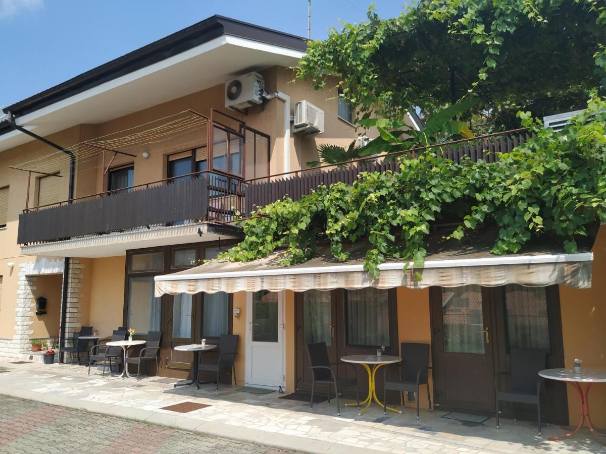 נובה גוריקה Accomodation Pertout מראה חיצוני תמונה